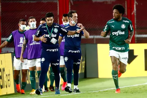 مدرب بالميراس قبل مواجهة الأهلي.. بحث عن الاحتراف متأخرًا.. ويعرف شيكابالا جيدًا